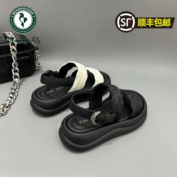 啄木鸟国风刺绣厚底罗马凉鞋女2024夏季新款露趾一字带舒适沙滩鞋