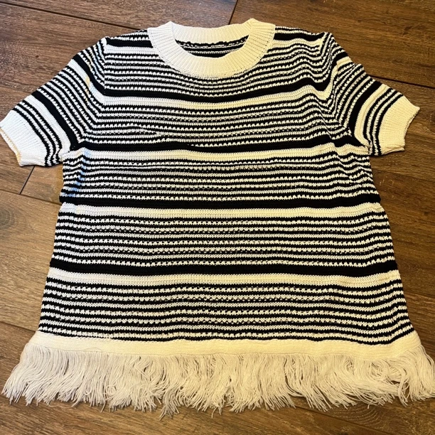 清·黑白针织毛边短上衣