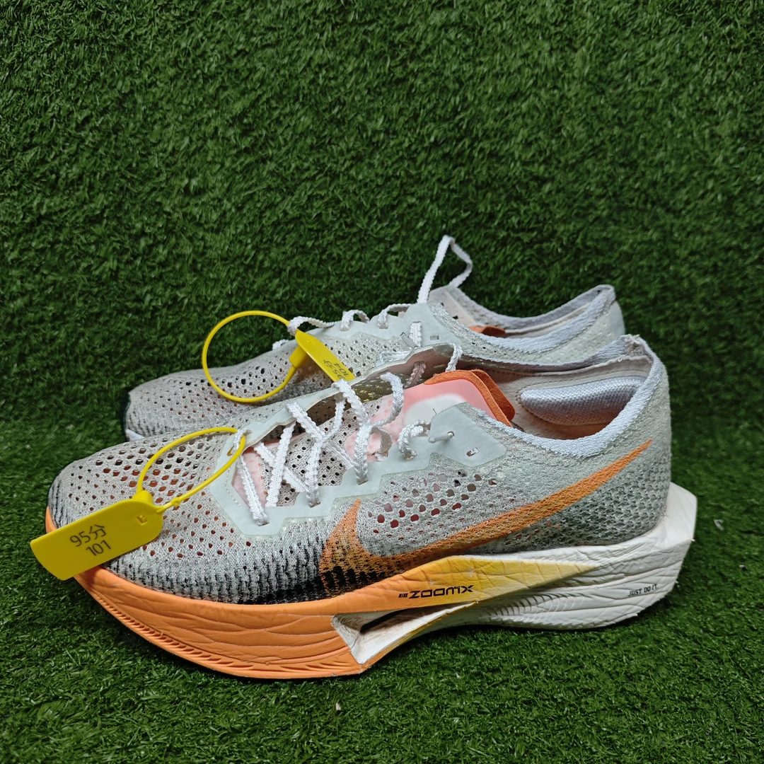 42码二手正品Nike ZoomX Vaporfly Next% 3