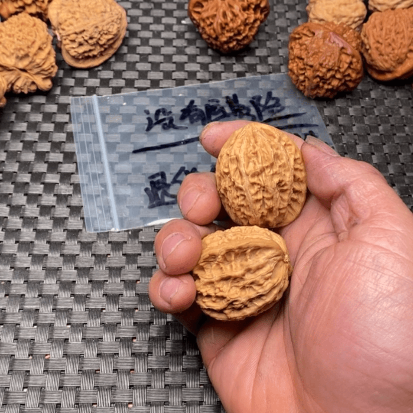 【闪购商品】文玩核桃把件一****生