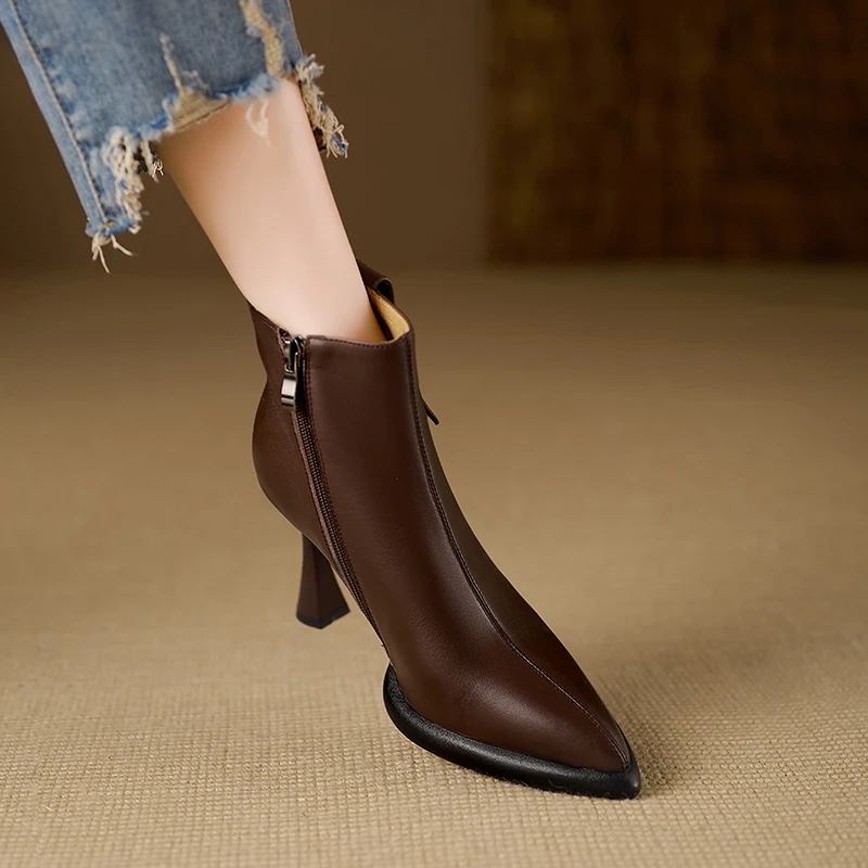 棕色尖头10CM高跟时装靴女冬季新款厚底真皮侧拉链防水台马丁靴女