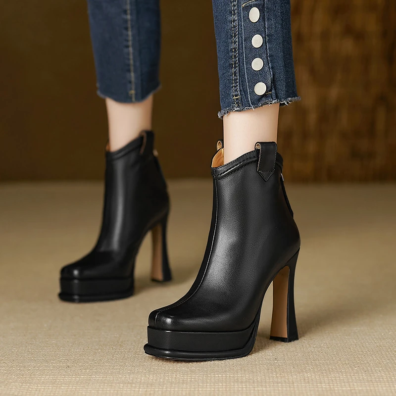 小众设计11.8cm美式超高跟短靴女2025年新款粗跟方头时装靴牛皮靴