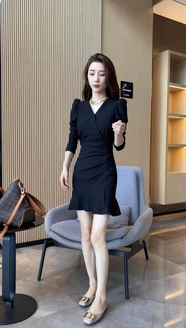 气质v领长袖连衣裙女2023秋季新款法式收腰显瘦不规则鱼尾裙