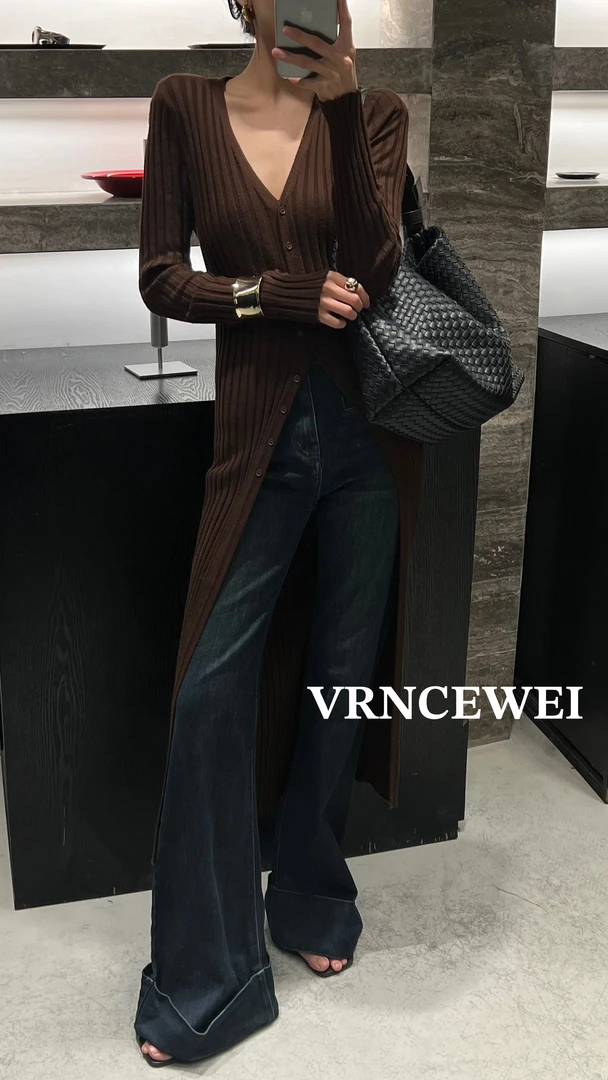 VRNCEWEI 福秒 V领坑条长款针织衫（657r9556#）