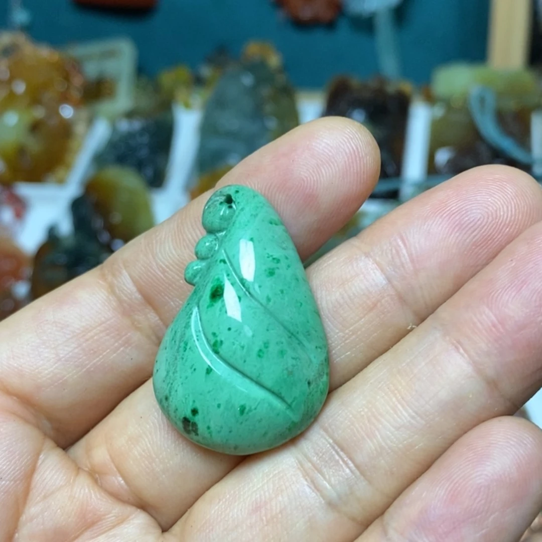 【闪购商品】蛇纹石玉吊坠未镶嵌