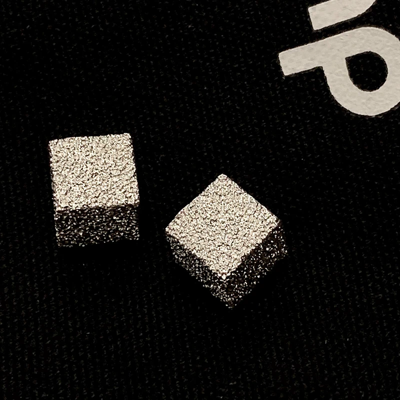 SHOWDIGU 铜合金耳饰 日韩气质个性立体方形耳钉简约小众百搭耳环