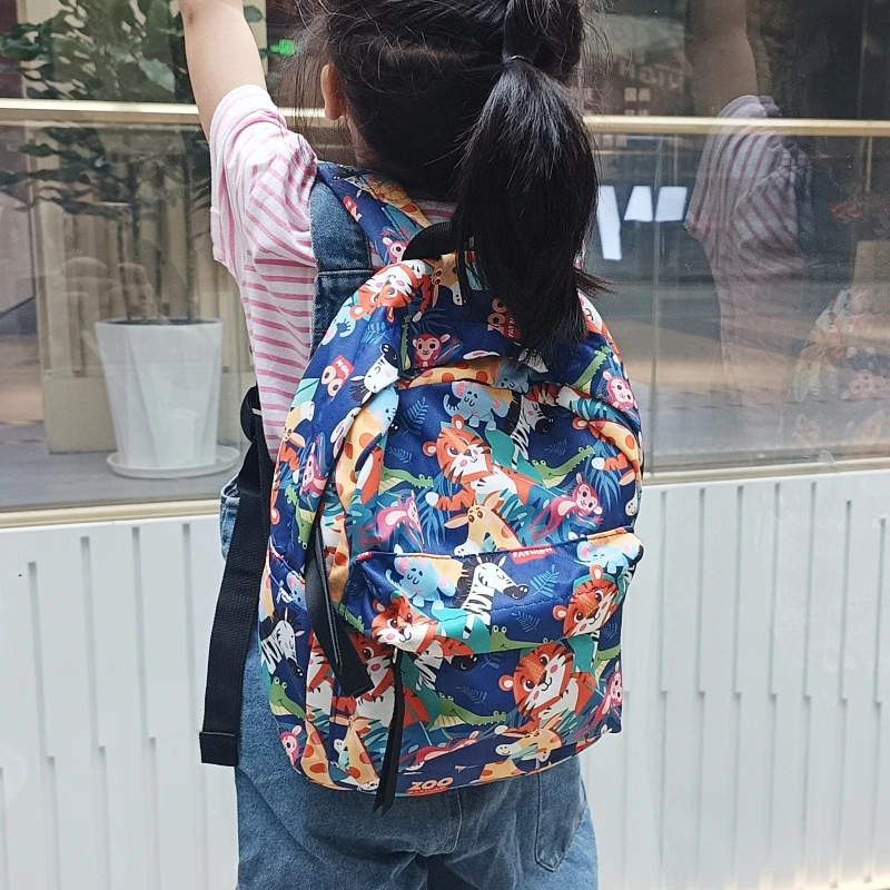 儿童双肩包时尚旅游户外百搭轻便小学生外出背包男童卡通韩版小包