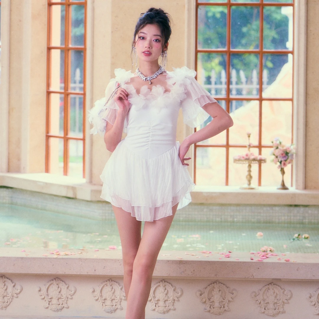 breeze holiday蕾丝显瘦泳装白色游泳衣长袖时尚修身遮肚裙式