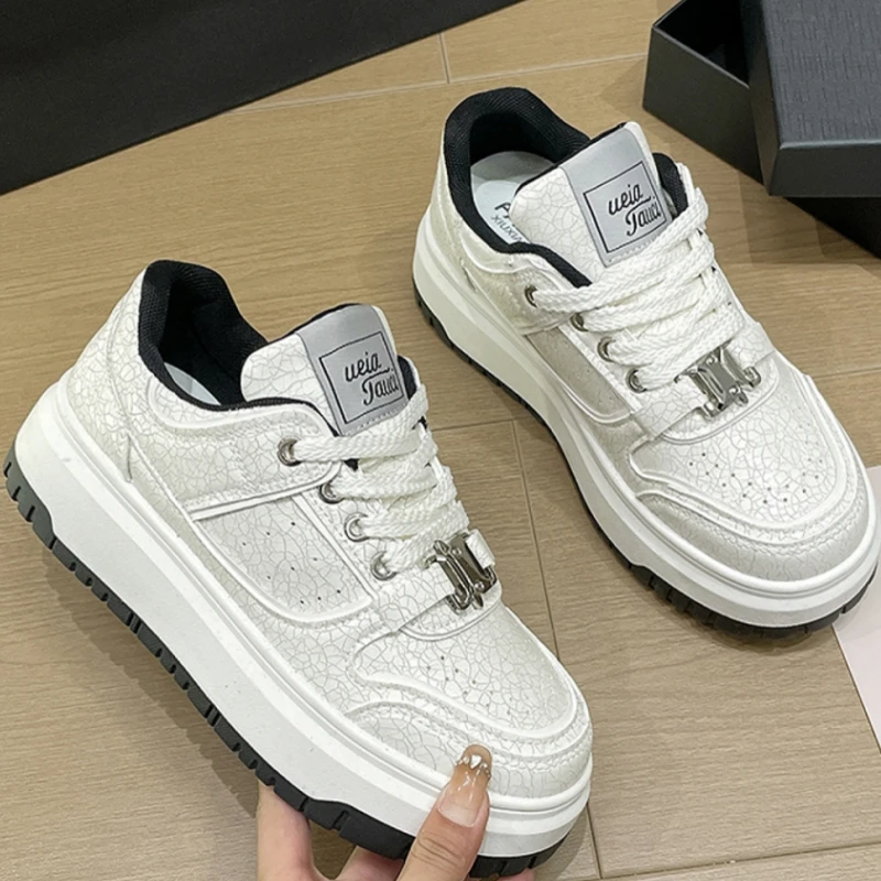 白鹿同款爆裂纹牛皮板鞋女厚底增高2024春夏新款休闲运动鞋小白鞋