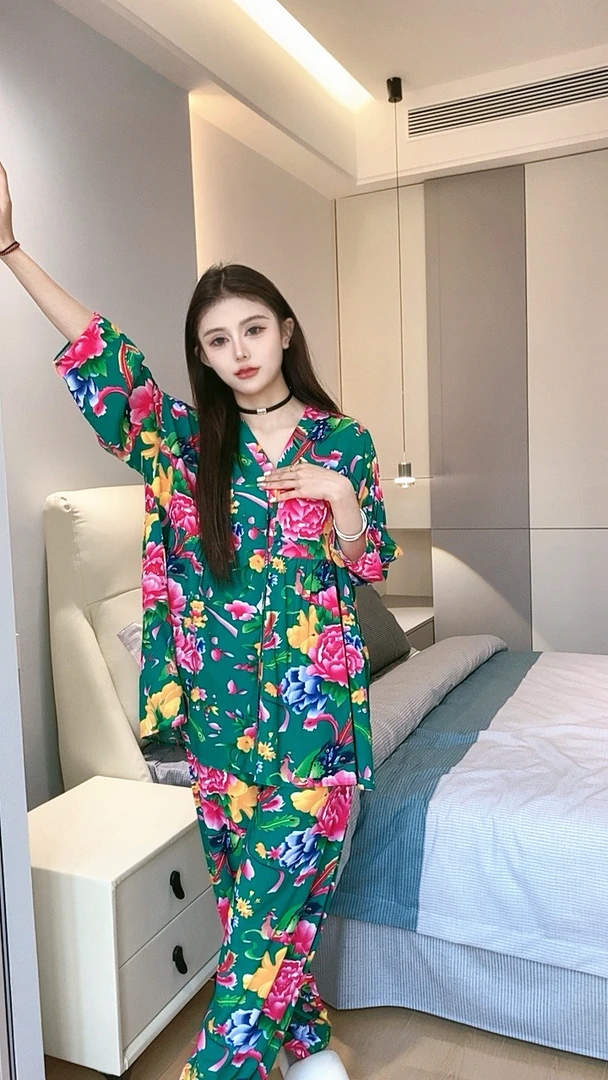 2025年流行新款春夏穿搭流行开衫套装年轻时尚东北绿底花朵家居服