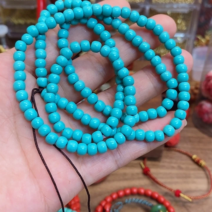 一抹红色的光在我的脑海里闪过一丝的光芒在