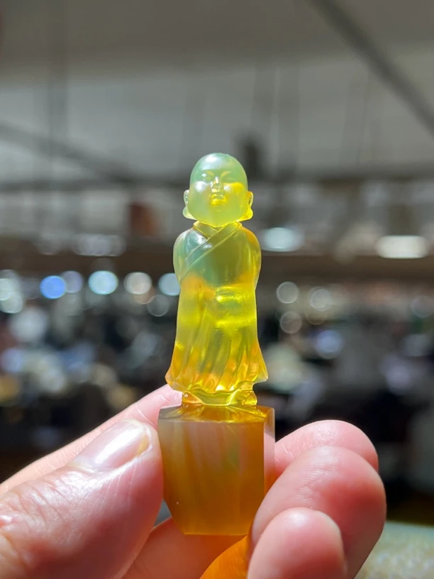 天然缅甸琥珀镂空立体可爱傲气小和尚小摆件可印章天然保真
