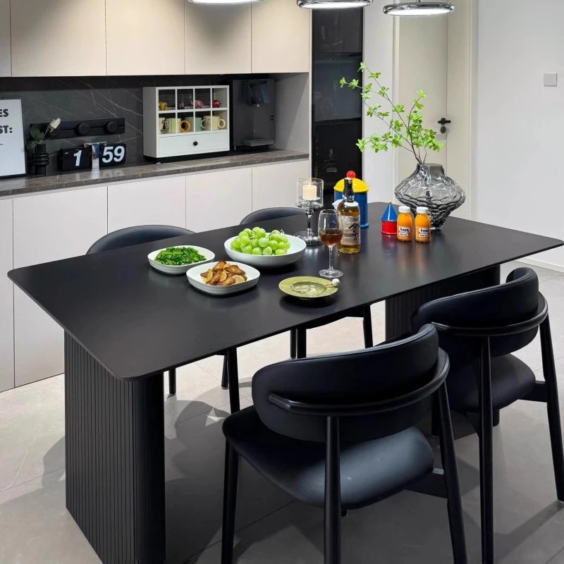 意式纯黑色岩板餐桌椅组合小户型家用极简长方形现代简约轻奢饭桌