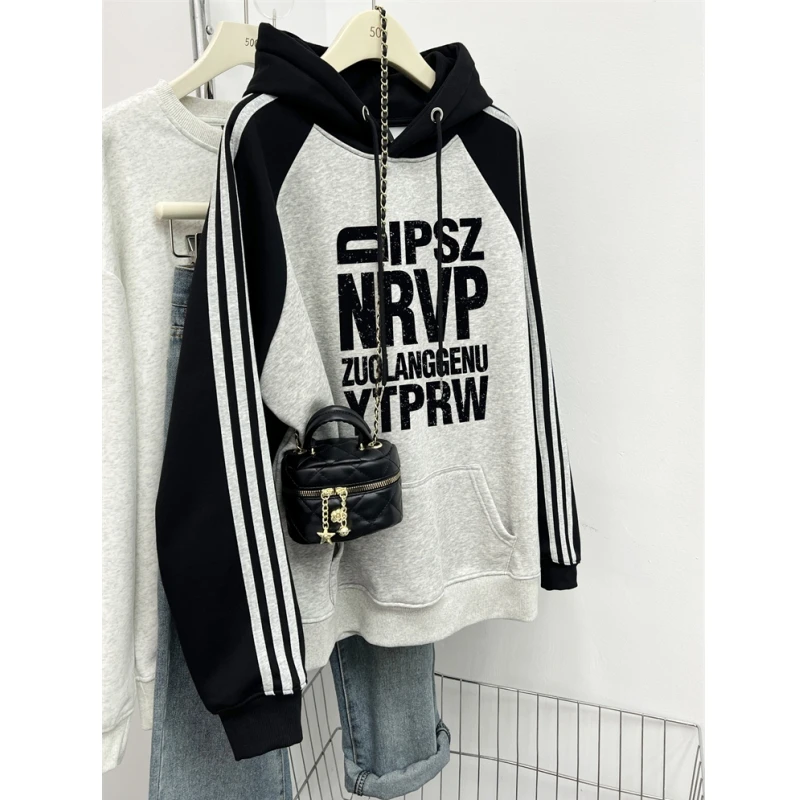 潮牌插肩三条杠连帽卫衣女秋冬2025新款宽松大版字母印花情侣上衣