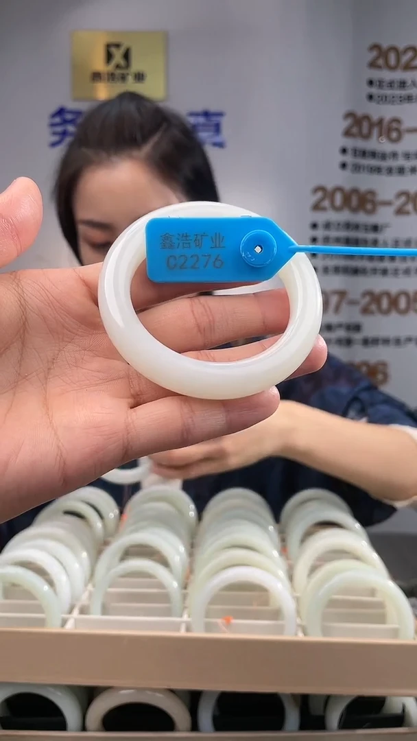 【闪购商品】和田玉手镯未镶嵌圈56 C2276 高品老料手镯一条