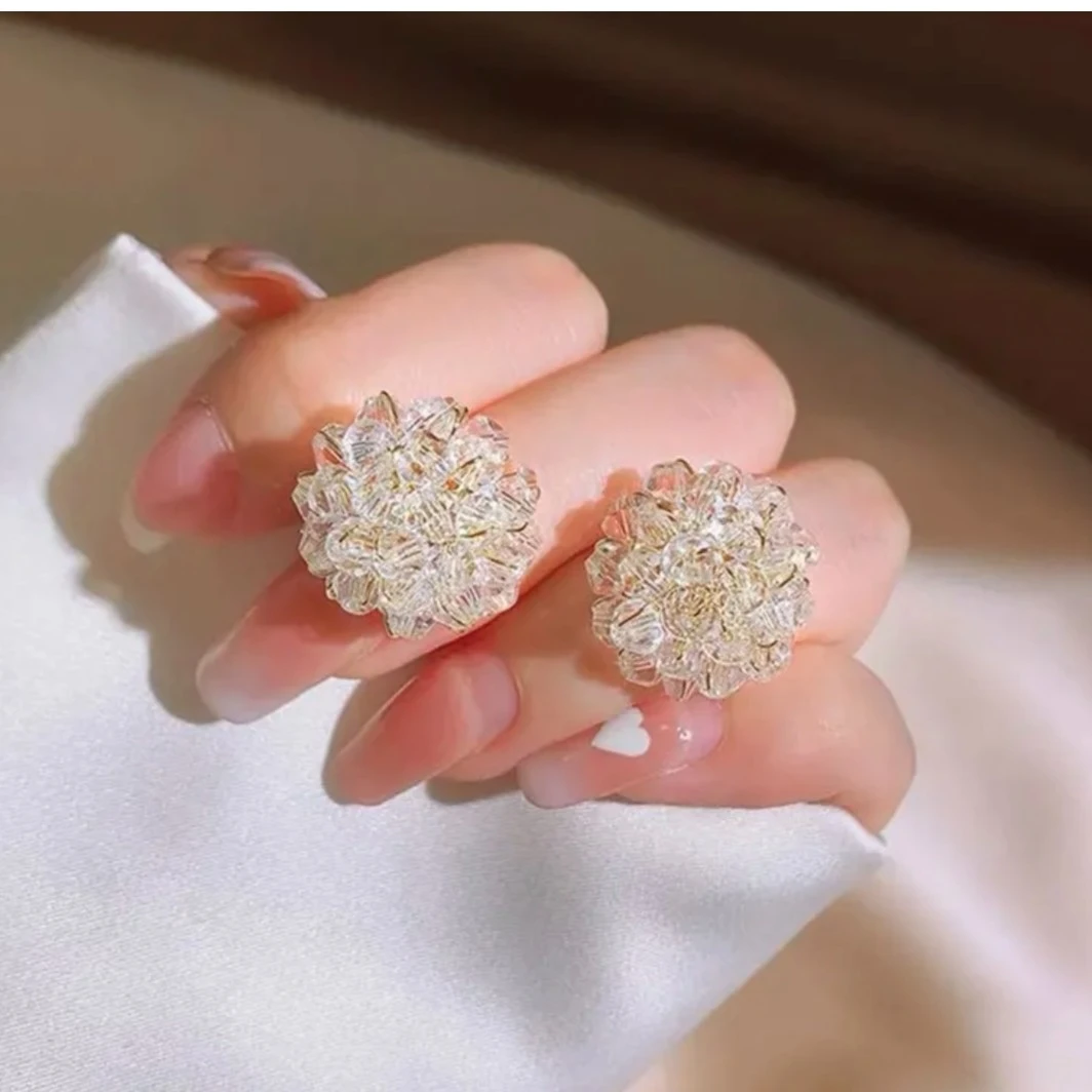 铜合金耳饰 夏季超仙编织花朵耳钉2025年新款百搭时尚高级耳饰010