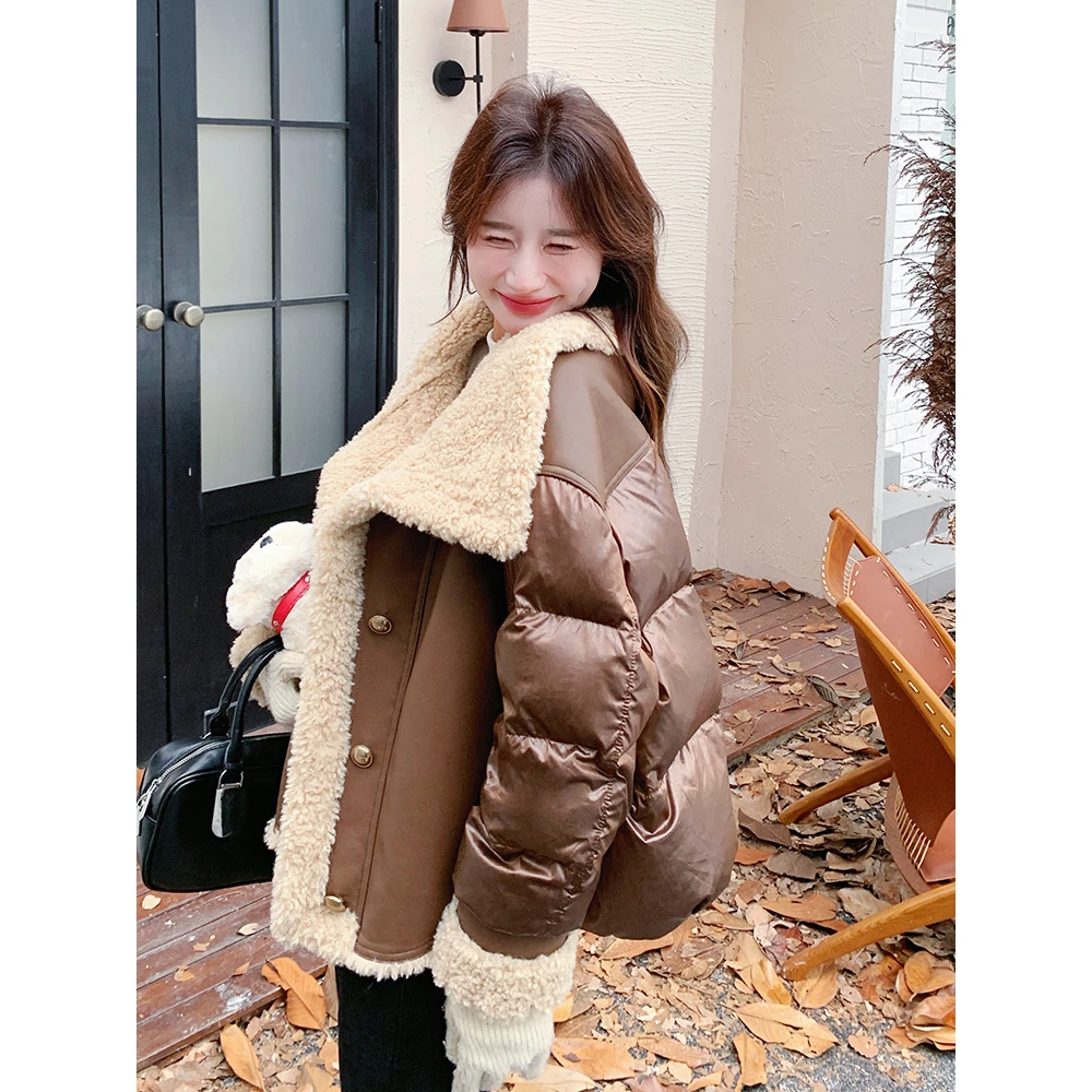 咖啡色羊羔毛拼接羽绒服女2024冬季新款90白鸭绒内胆皮毛一体外套