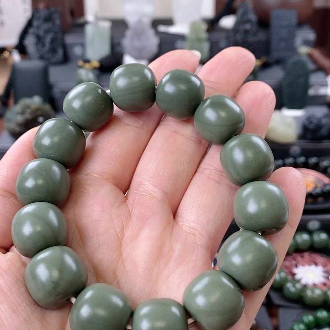 和田玉颈饰未镶嵌棋**当