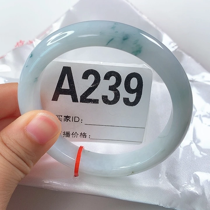 翡翠手镯未镶嵌正圈