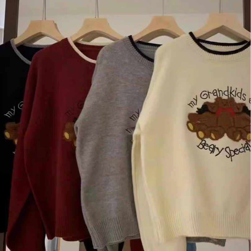 2024新款小熊字母刺绣套头毛衣女秋冬设计感洋气圆领针织衫10323#