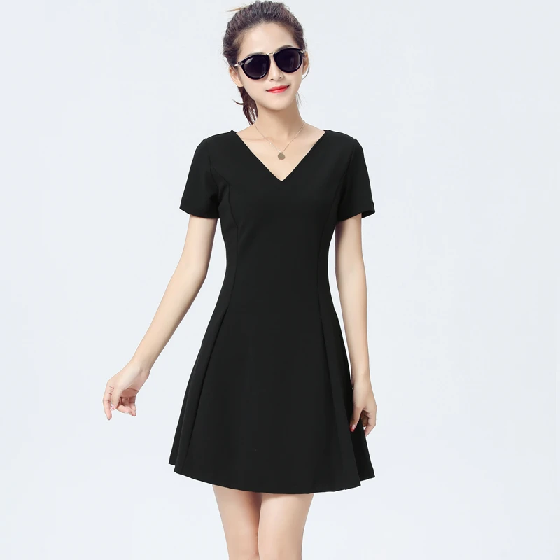 2024新款短裙女夏短袖赫本风小黑裙小个子气质收腰显瘦黑色连衣裙
