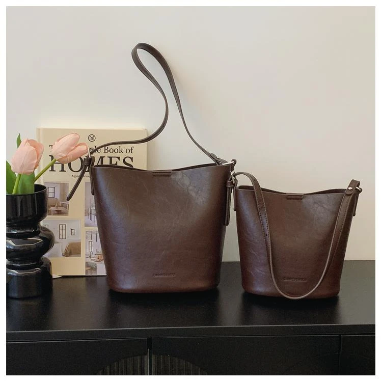 秋冬新款水桶包通勤包包单肩斜挎斜挎包女包23038女士