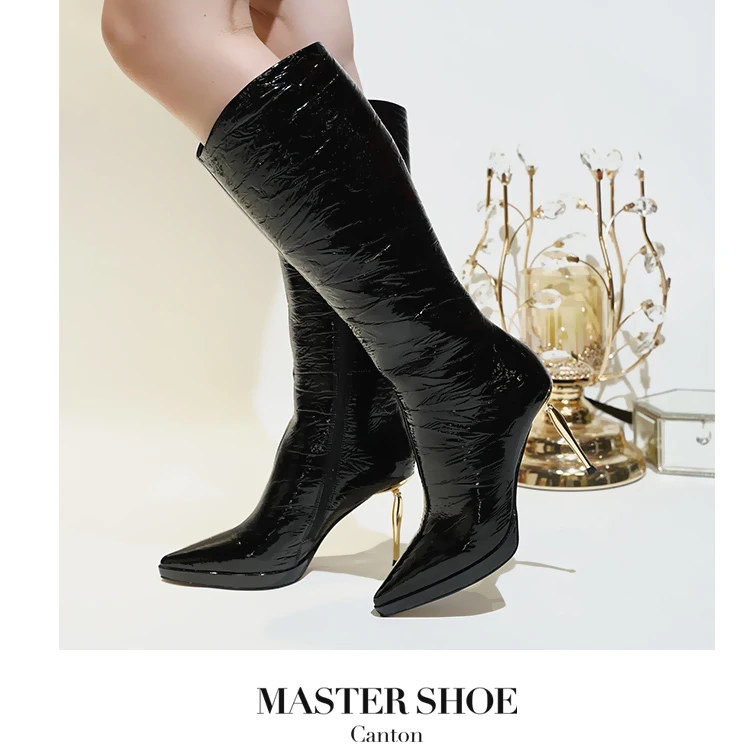 大鞋师“女王气场”复古时尚尖头显瘦细跟气质设计感长筒女靴QT0010