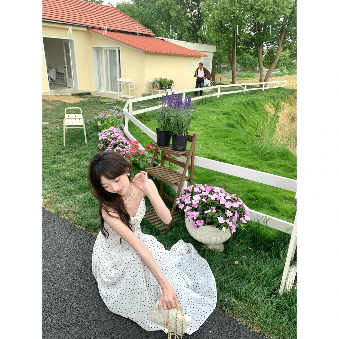 是玮玮哦【陷入纯情】夏季波点气质显瘦吊带连衣裙