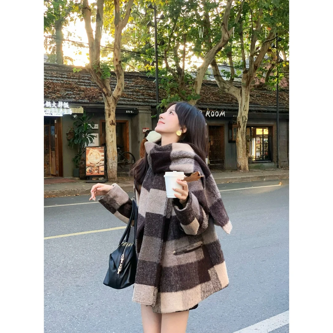 是玮玮哦【冬季恋歌】法式复古宽松显瘦小个子短款黑格纹毛呢外套
