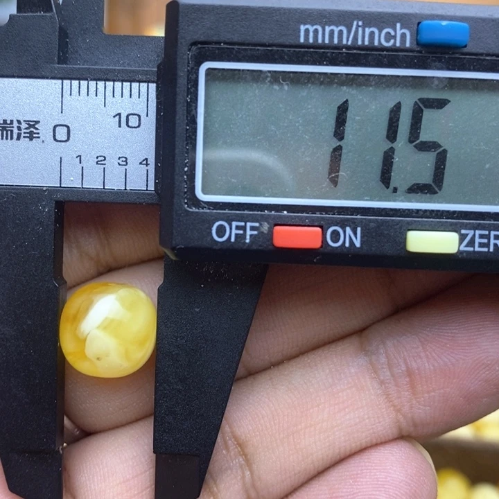 琥珀裸石未镶嵌53号11.5*10.9微瑕