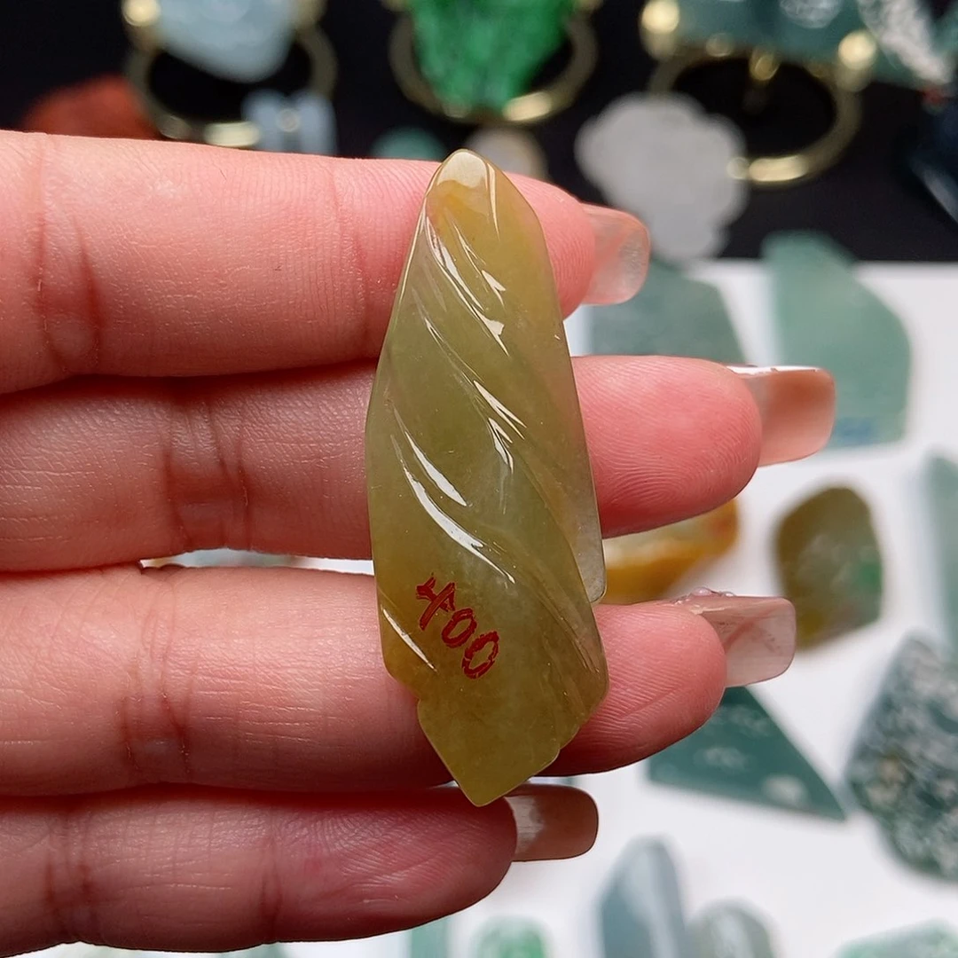 翡翠颈饰未镶嵌翡翠