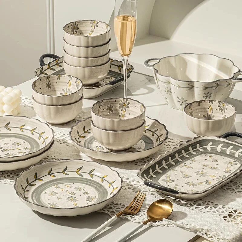 小清新陶瓷碗碟套装家用碗盘2025新款碗筷碗具乔迁新居釉下彩餐具