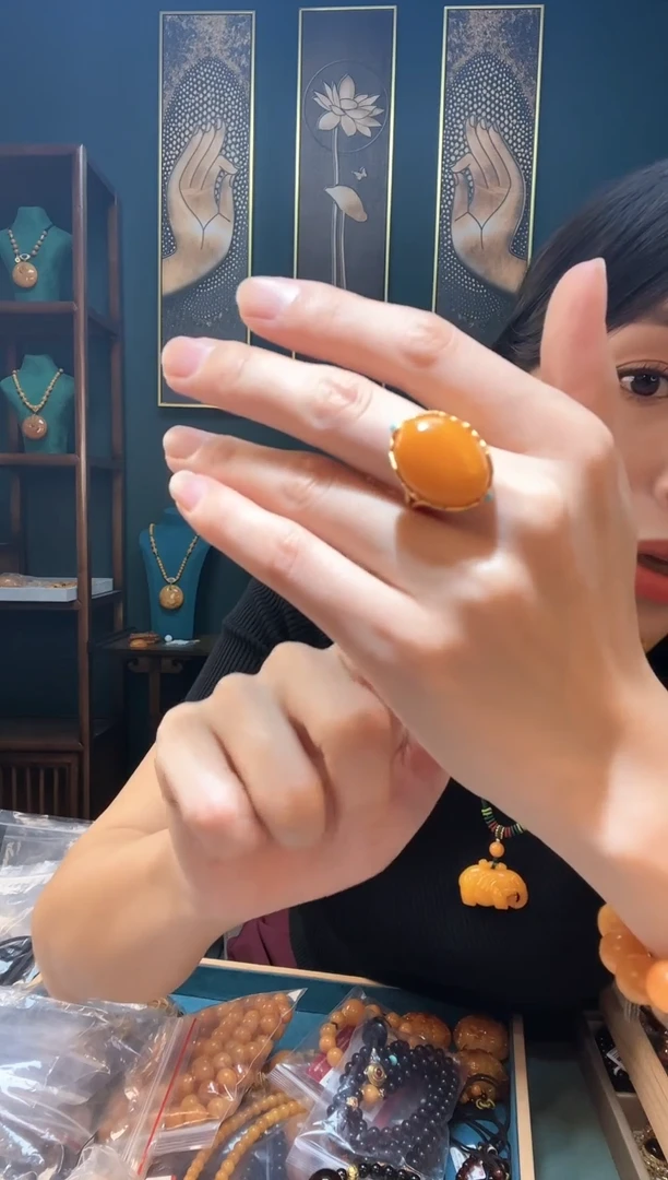 【闪购商品】琥珀裸石未镶嵌p05