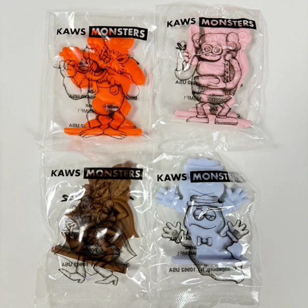 Kaws 艺术家 联合 将军牌 麦片 推出的 限量公仔 一套4只