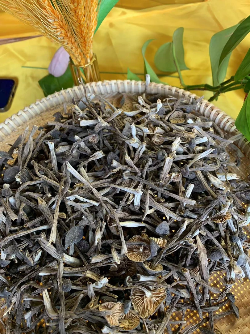 （黑~皮~鸡~枞~菌~）可搭配蒜食用