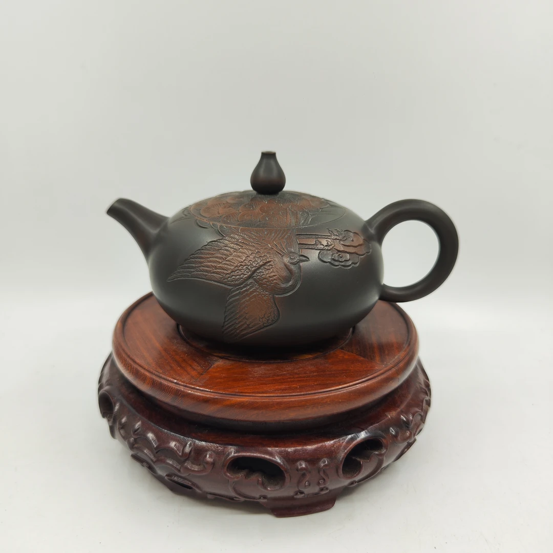 约240毫升左右 贵妃壶 浮雕孔雀开屏 纯手工泡茶紫陶泥