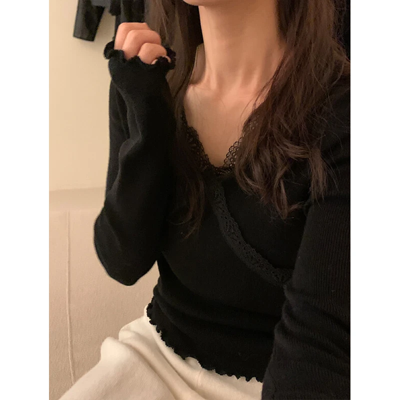 黑色V领拼接蕾丝交叉针织衫女秋季高级感木耳边修身别致打底毛衣