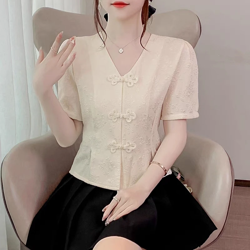气质v领短袖复古盘扣衬衫女夏季2025年新款韩版时尚提花小衫上衣