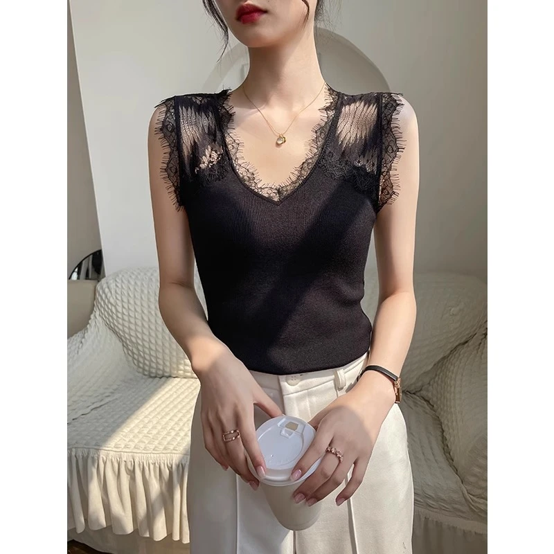 黑色v领蕾丝拼接吊带背心女2024新款秋冬无袖显瘦内搭洋气上衣潮