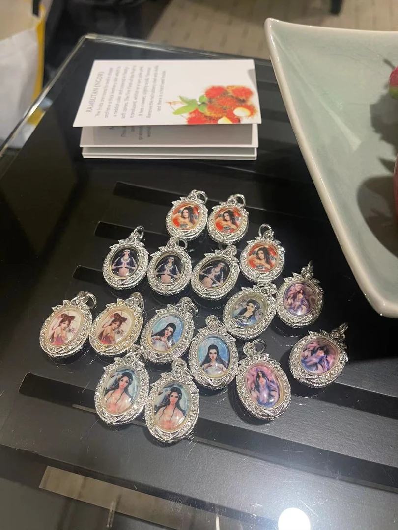 钛钢亚克力吊坠 公师傅小姐姐可爱吊坠