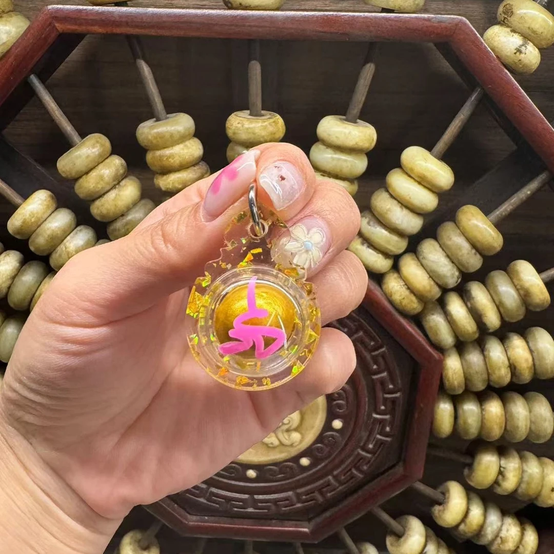 钛钢亚克力吊坠 金色巨人女神球吊坠