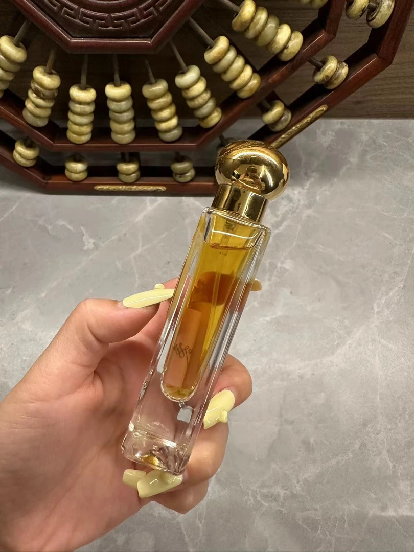 赞公老师姐姐黄色装饰瓶