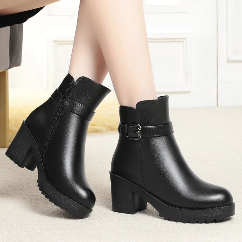 中年女靴高跟粗跟加绒加厚妈妈鞋软底靴子秋冬季防滑软底真皮短靴