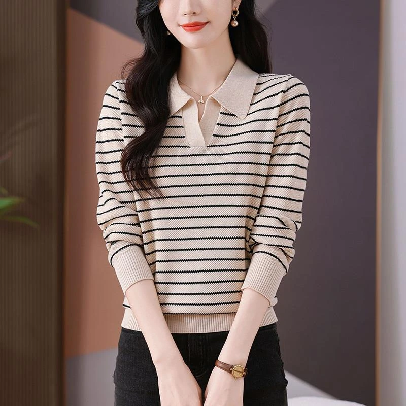 条纹针织打底衫女士早秋季新款宽松春秋翻领上衣中年妈妈短款毛衣