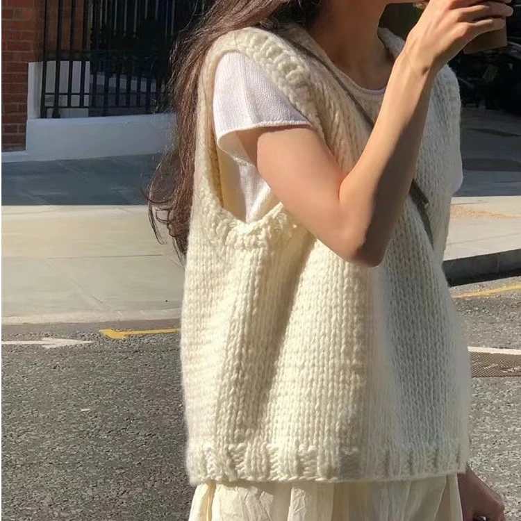 [XIAOCAI] 秋季新款软糯复古白色针织马甲女毛衣背心慵懒风1762