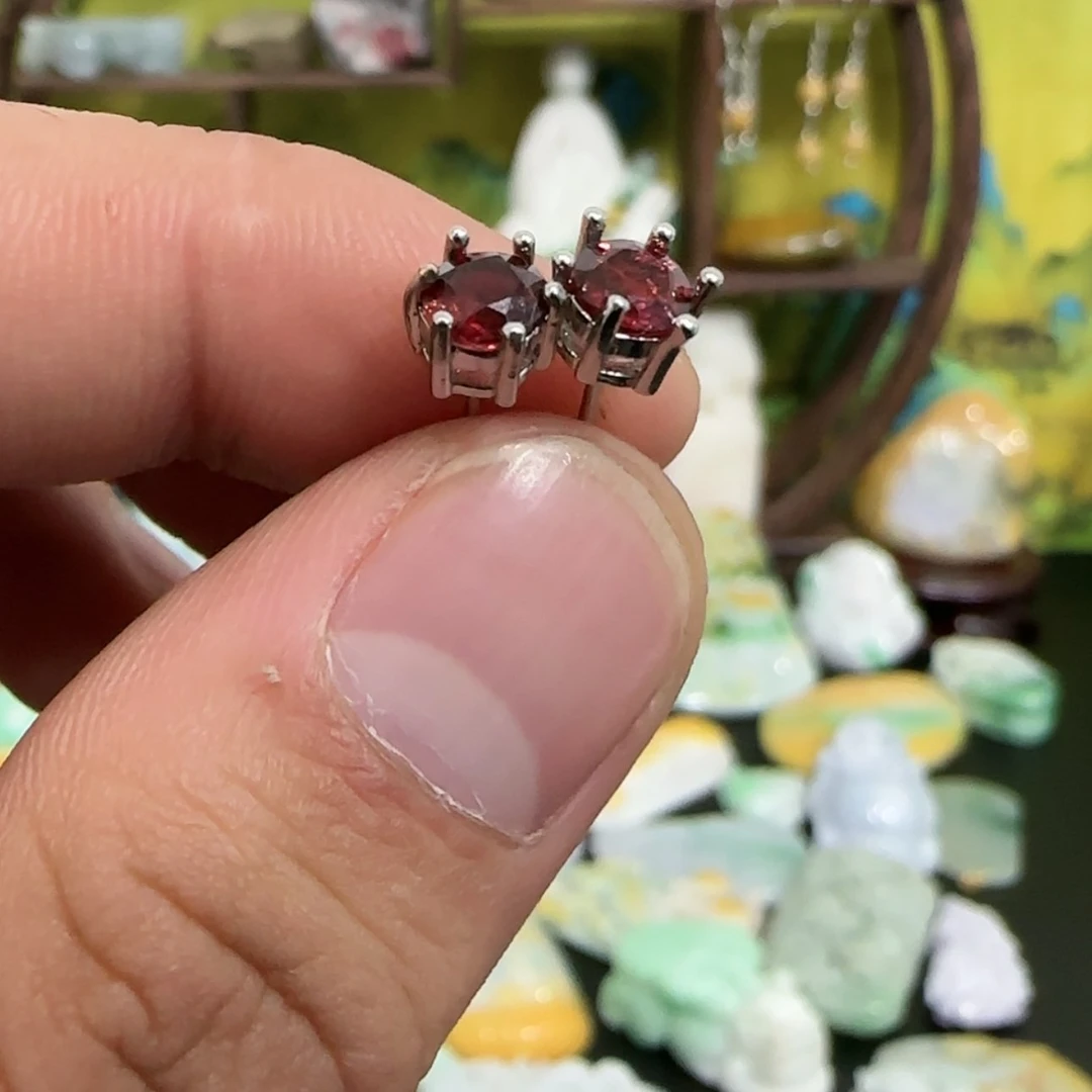 【闪购商品】石榴石耳饰银S925镶嵌石榴石耳钉