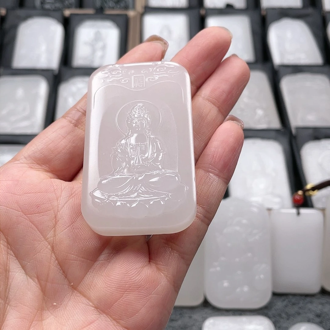 石英质玉（金丝玉）颈饰未镶嵌郭*生新疆玉双面雕工