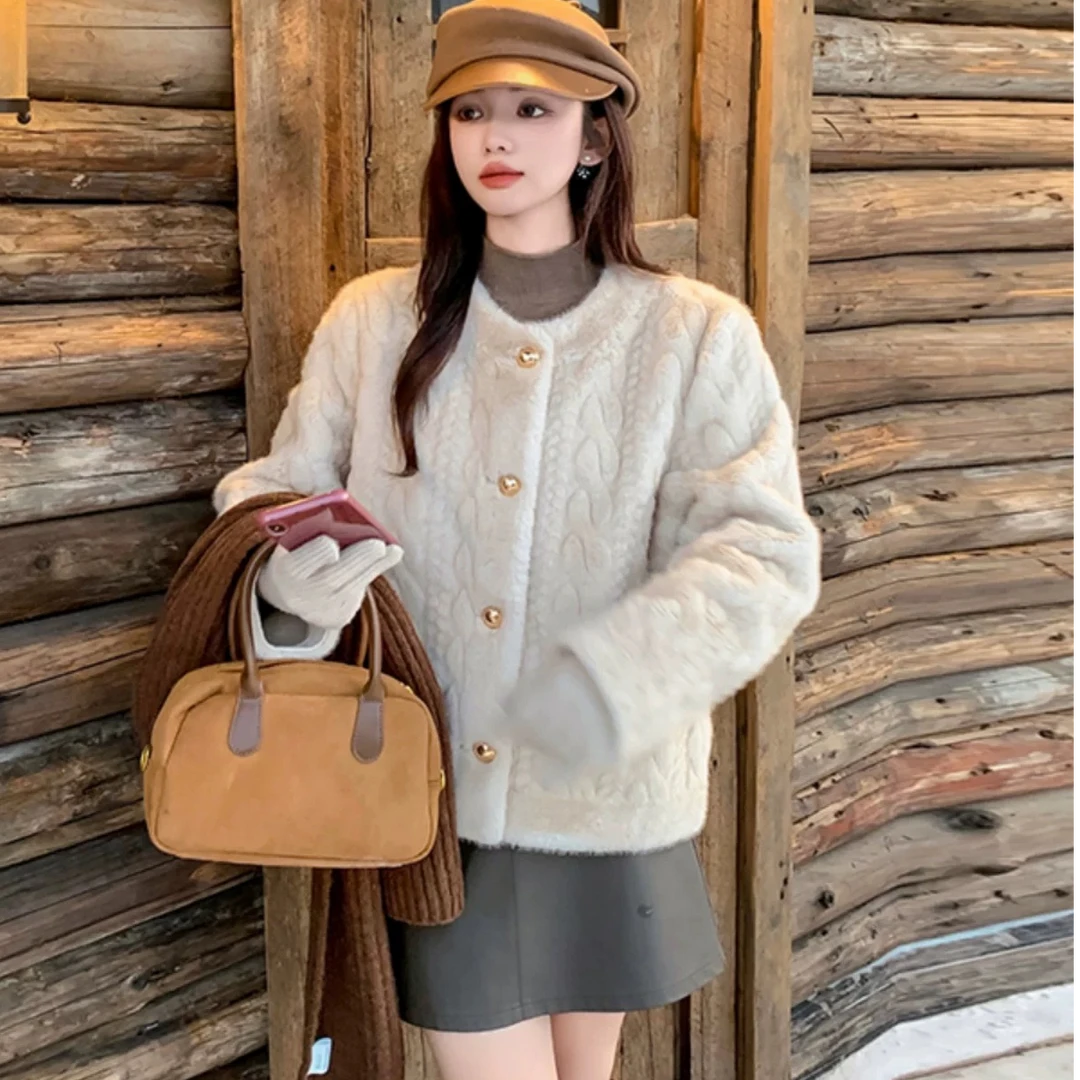 秋冬加厚皮毛一体气质时尚网红短款百搭显瘦外套女士圆领宽松洋气