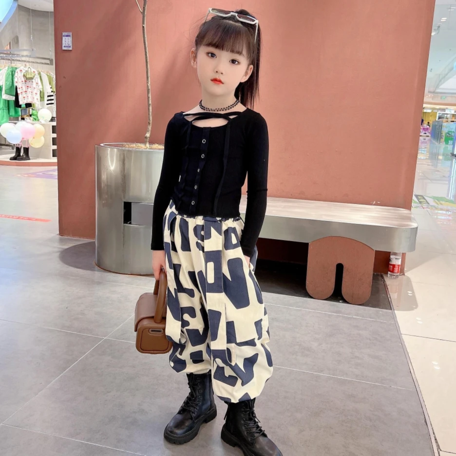 女童裤子春秋洋气2024新款外穿休闲宽松时髦运动裤儿童装时尚长裤