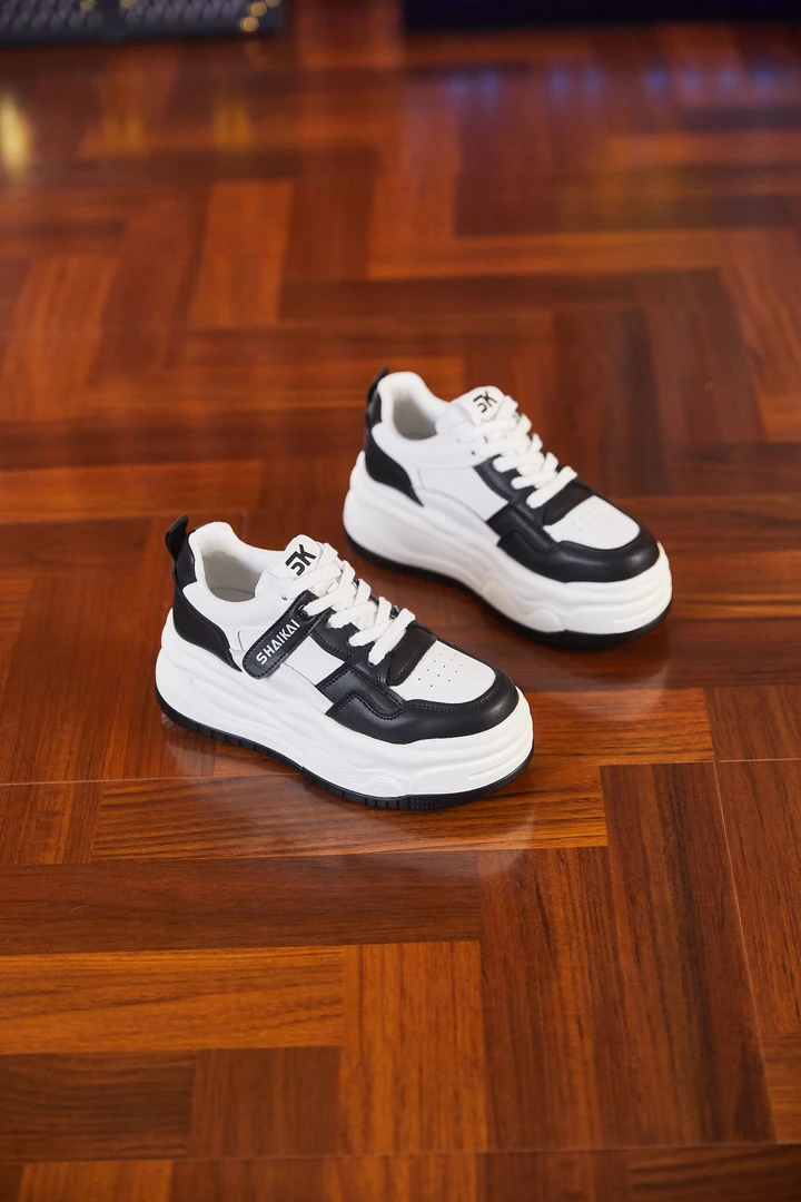 8866 秋季新款百搭休闲小白鞋女爆款内增高松糕底拼色板鞋女